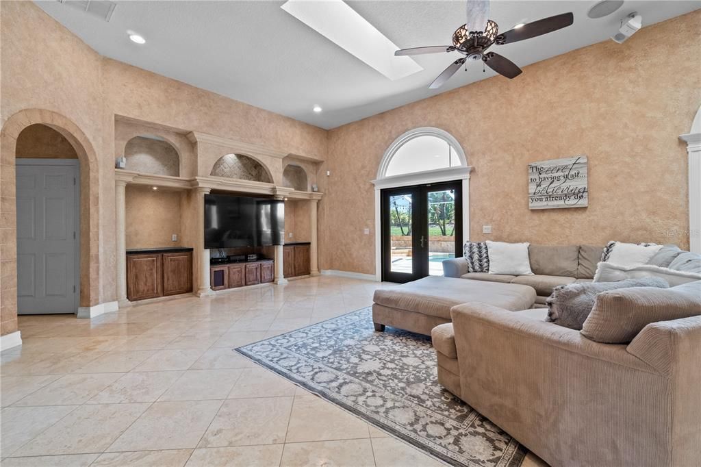 For Sale: $799,000 (4 beds, 3 baths, 3480 Square Feet)