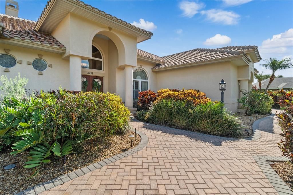 For Sale: $799,000 (4 beds, 3 baths, 3480 Square Feet)