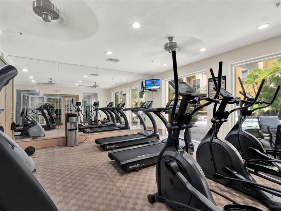 For Sale: $275,000 (2 beds, 2 baths, 953 Square Feet)