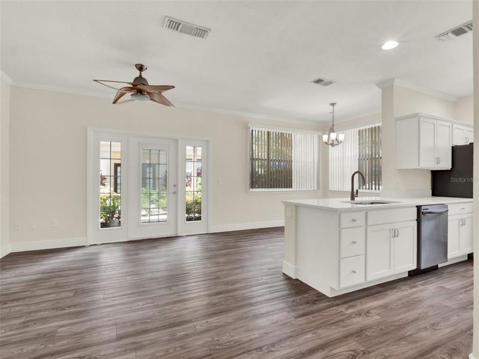 For Sale: $275,000 (2 beds, 2 baths, 953 Square Feet)