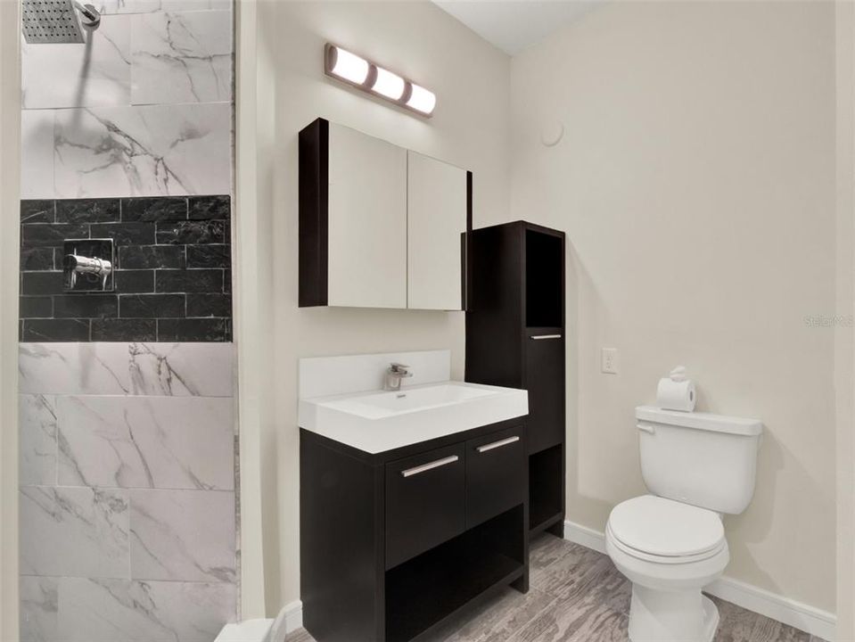 For Sale: $275,000 (2 beds, 2 baths, 953 Square Feet)