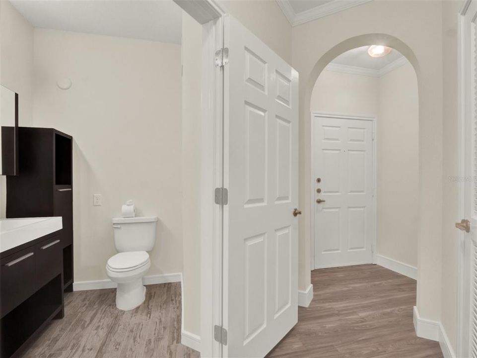 For Sale: $275,000 (2 beds, 2 baths, 953 Square Feet)