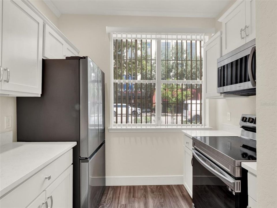 For Sale: $275,000 (2 beds, 2 baths, 953 Square Feet)