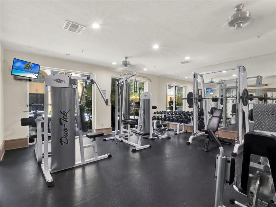 For Sale: $275,000 (2 beds, 2 baths, 953 Square Feet)