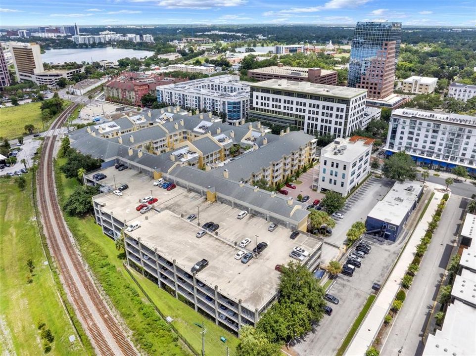 For Sale: $275,000 (2 beds, 2 baths, 953 Square Feet)