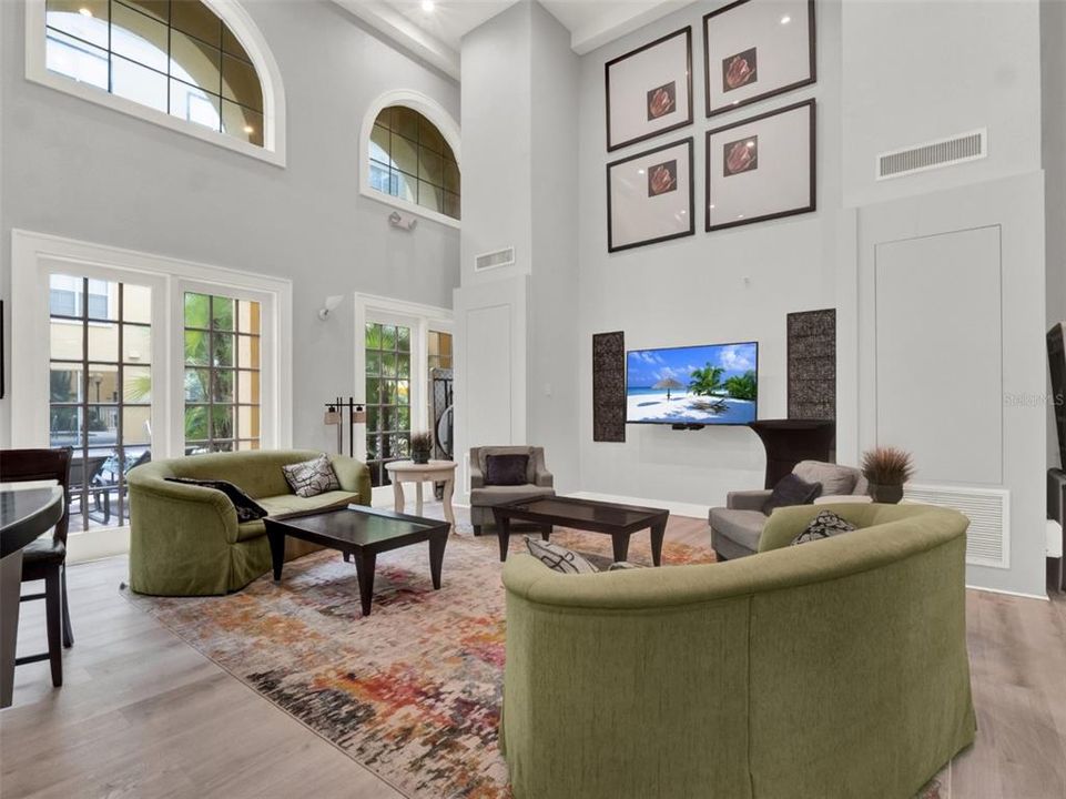 For Sale: $275,000 (2 beds, 2 baths, 953 Square Feet)