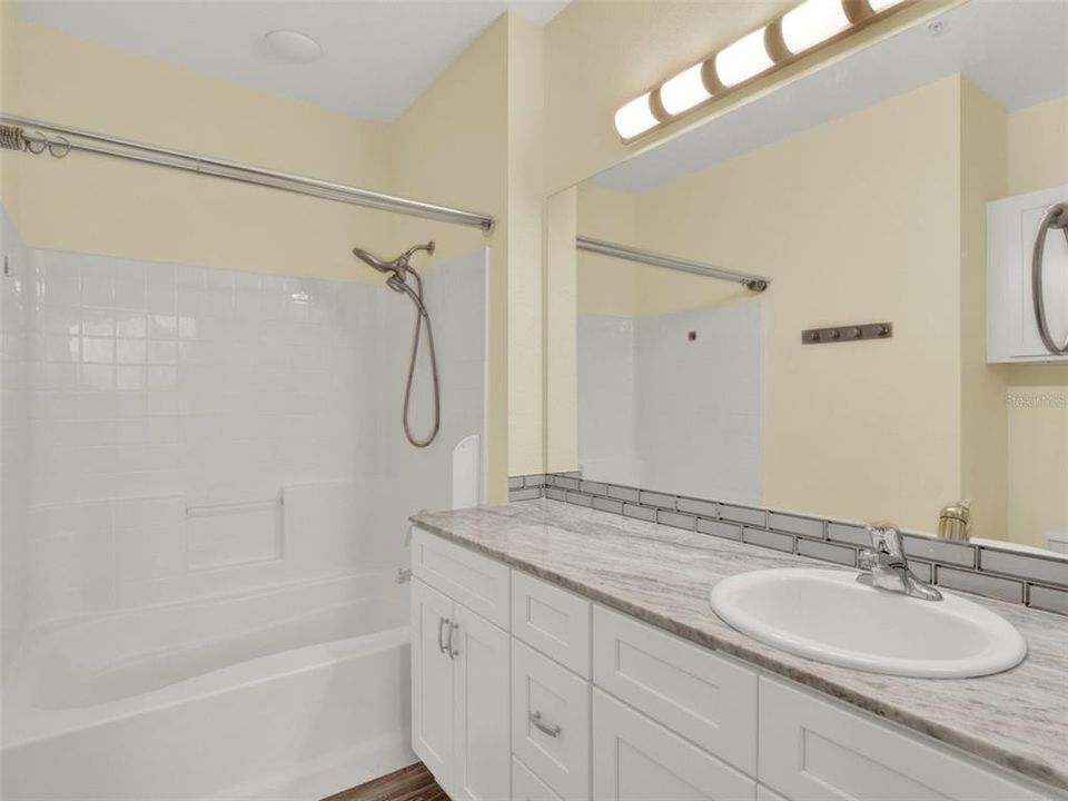 For Sale: $275,000 (2 beds, 2 baths, 953 Square Feet)