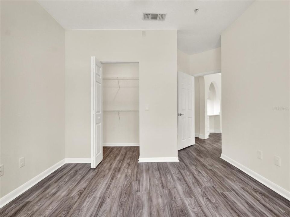 For Sale: $275,000 (2 beds, 2 baths, 953 Square Feet)