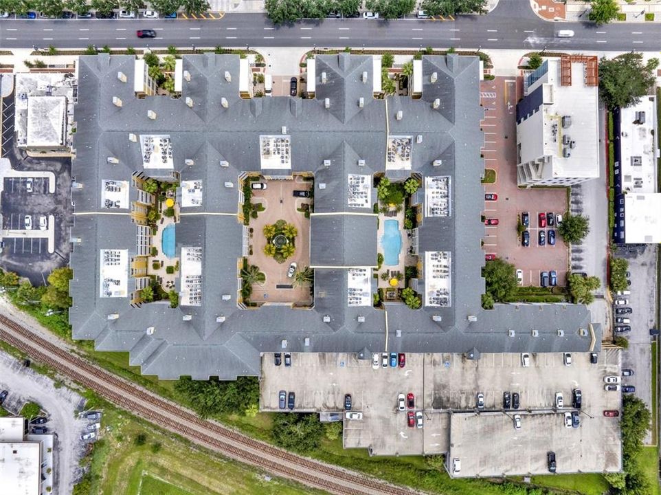 For Sale: $275,000 (2 beds, 2 baths, 953 Square Feet)