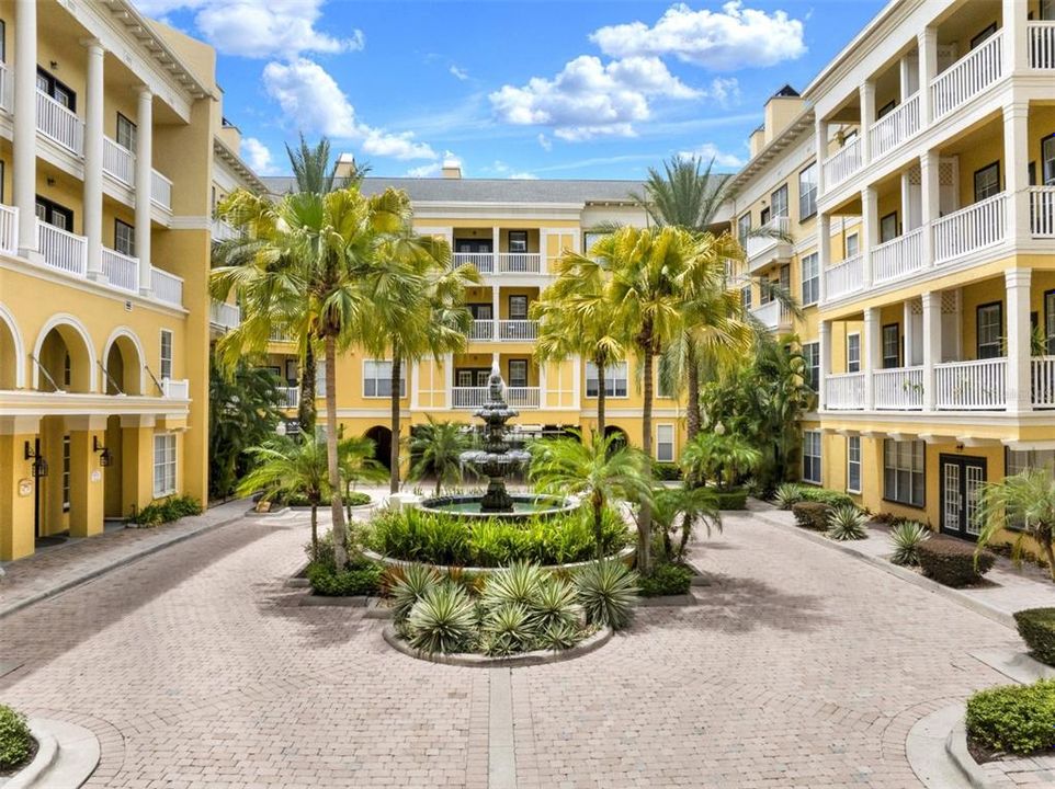 For Sale: $275,000 (2 beds, 2 baths, 953 Square Feet)