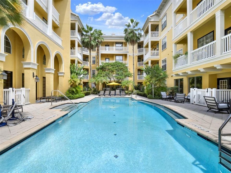 For Sale: $275,000 (2 beds, 2 baths, 953 Square Feet)