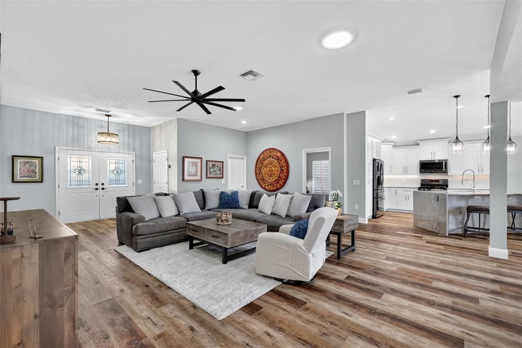 Active With Contract: $475,000 (3 beds, 2 baths, 2122 Square Feet)