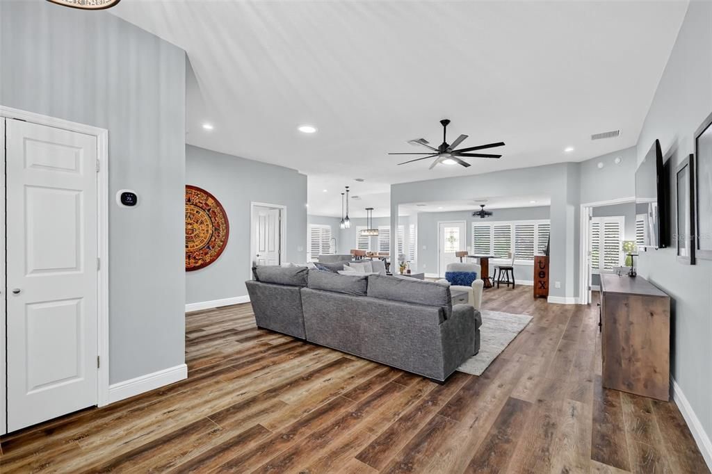 Active With Contract: $475,000 (3 beds, 2 baths, 2122 Square Feet)