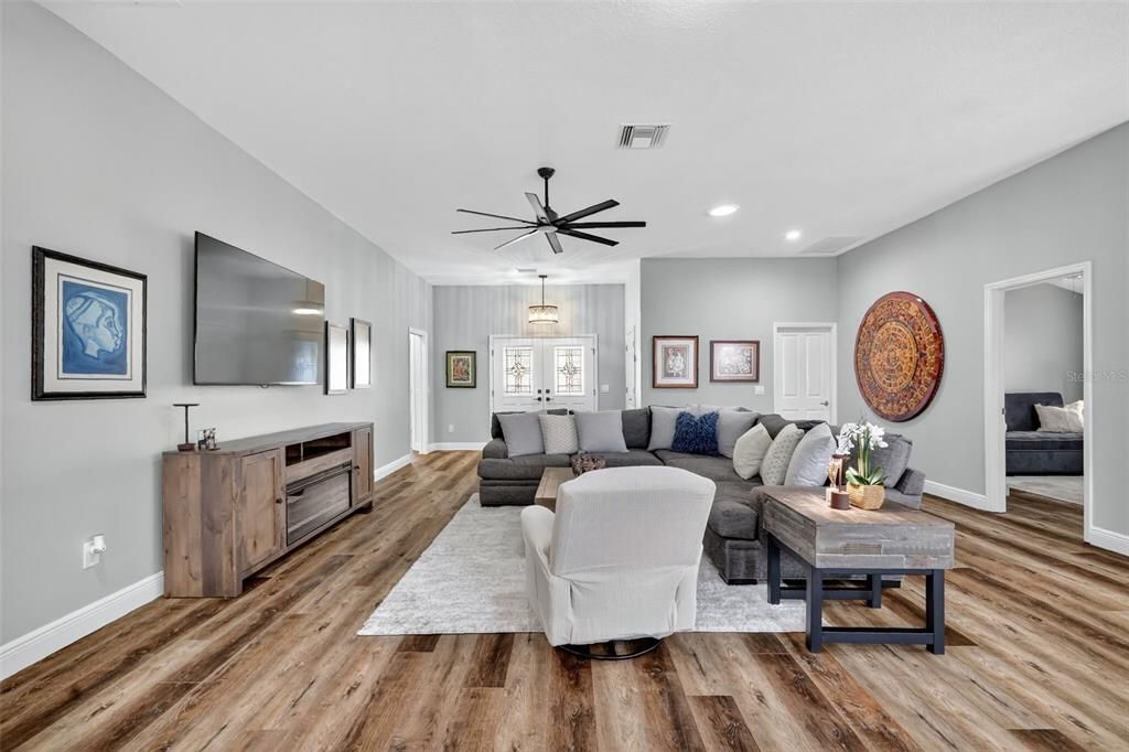 Active With Contract: $475,000 (3 beds, 2 baths, 2122 Square Feet)