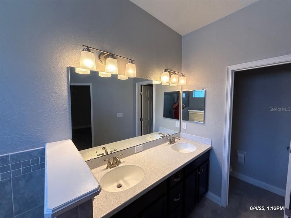 Active With Contract: $1,850 (3 beds, 2 baths, 1932 Square Feet)