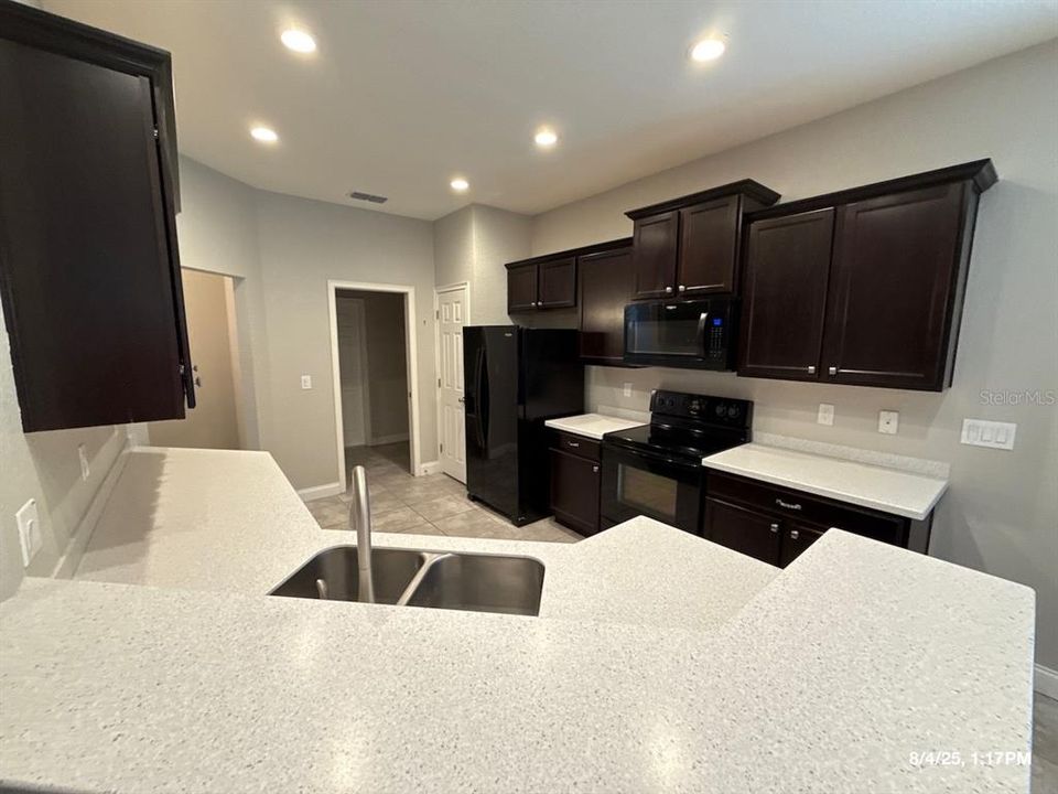 Active With Contract: $1,850 (3 beds, 2 baths, 1932 Square Feet)