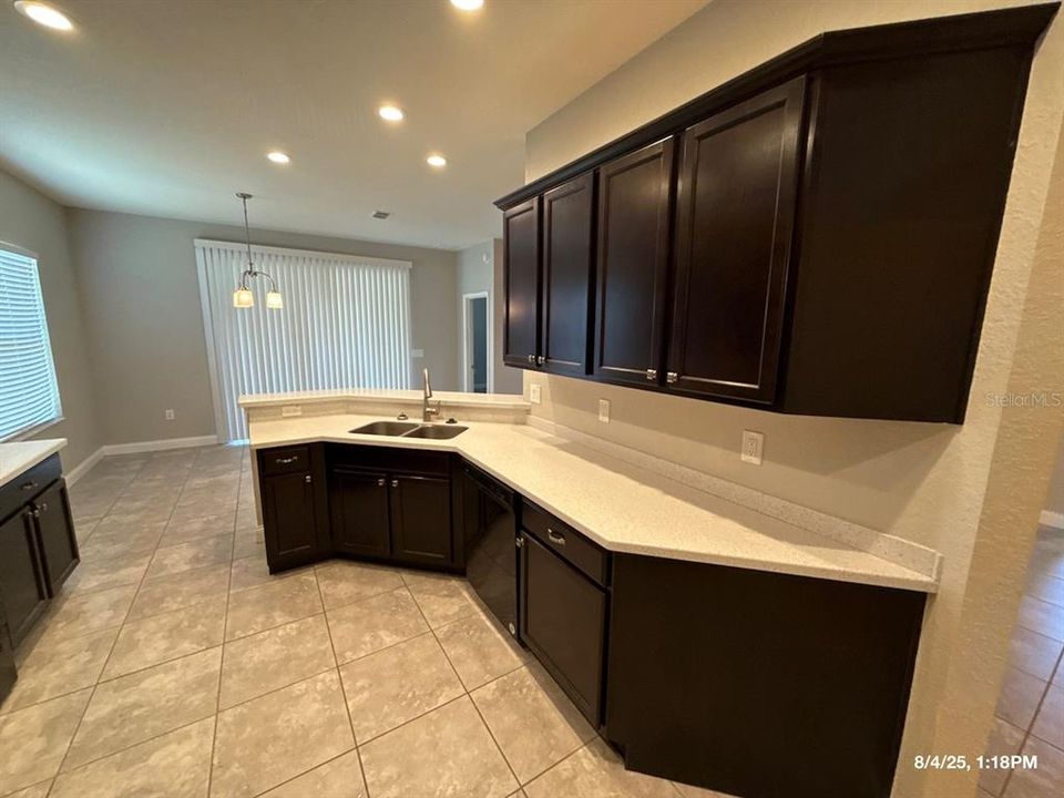 Active With Contract: $1,850 (3 beds, 2 baths, 1932 Square Feet)