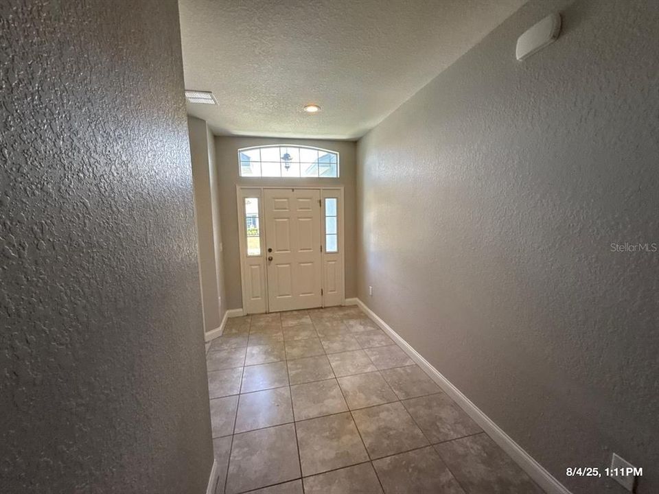 Active With Contract: $1,850 (3 beds, 2 baths, 1932 Square Feet)