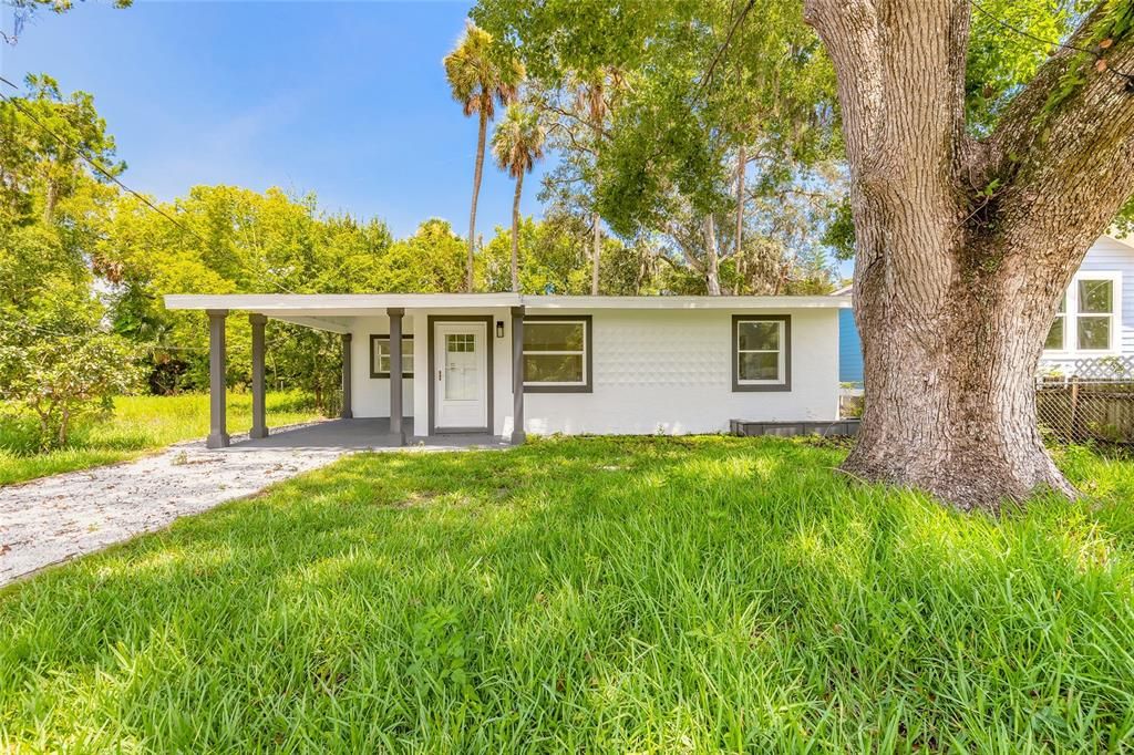 合同活跃: $184,000 (2 贝兹, 1 浴室, 835 平方英尺)