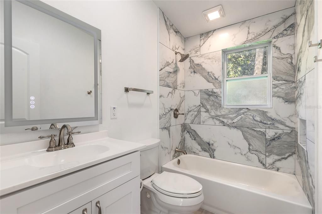 合同活跃: $184,000 (2 贝兹, 1 浴室, 835 平方英尺)