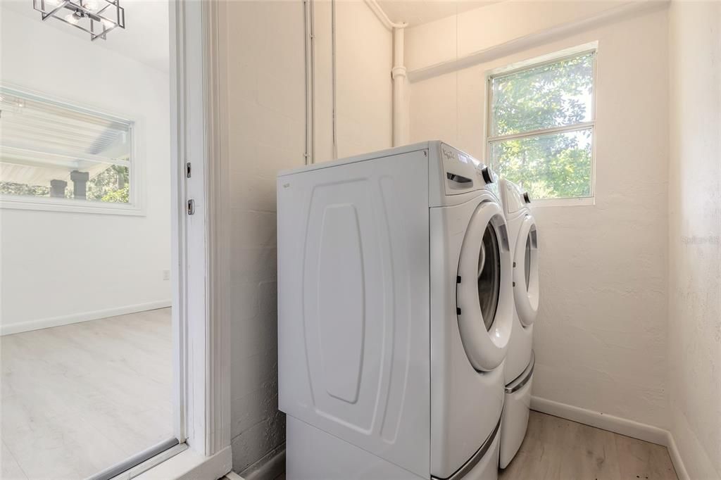 合同活跃: $184,000 (2 贝兹, 1 浴室, 835 平方英尺)