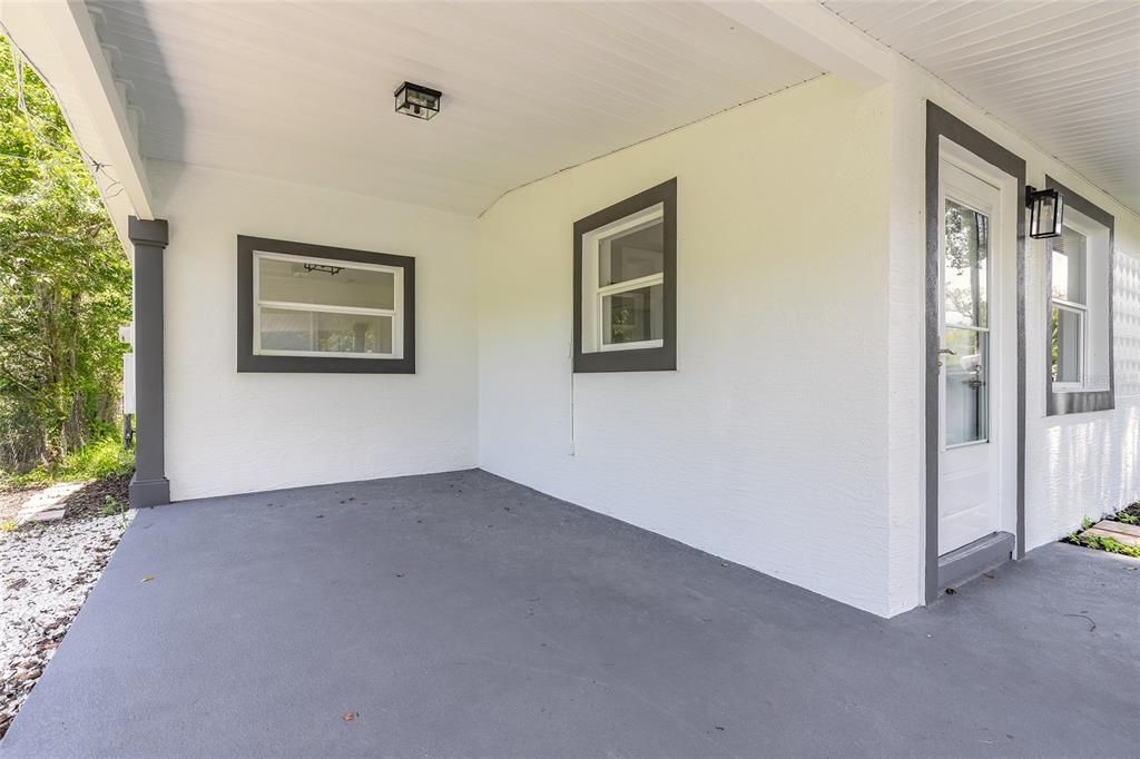 合同活跃: $184,000 (2 贝兹, 1 浴室, 835 平方英尺)