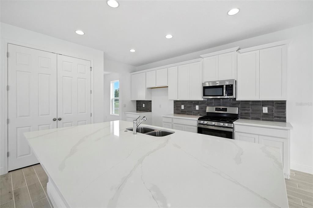 待售: $789,990 (6 贝兹, 4 浴室, 4638 平方英尺)