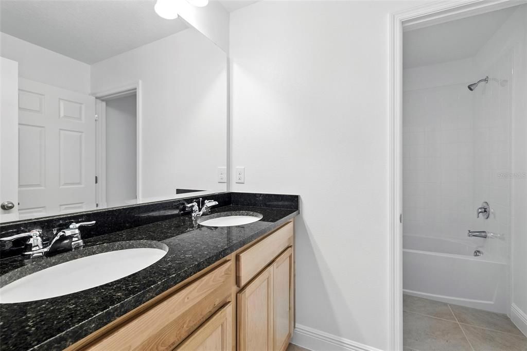 待售: $789,990 (6 贝兹, 4 浴室, 4638 平方英尺)