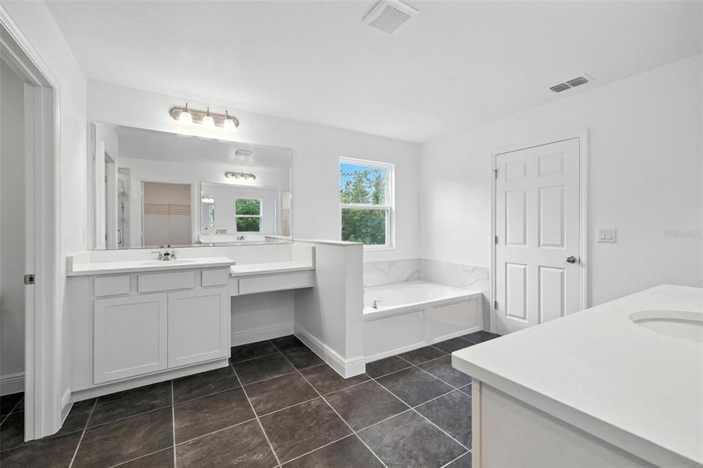 待售: $789,990 (6 贝兹, 4 浴室, 4638 平方英尺)