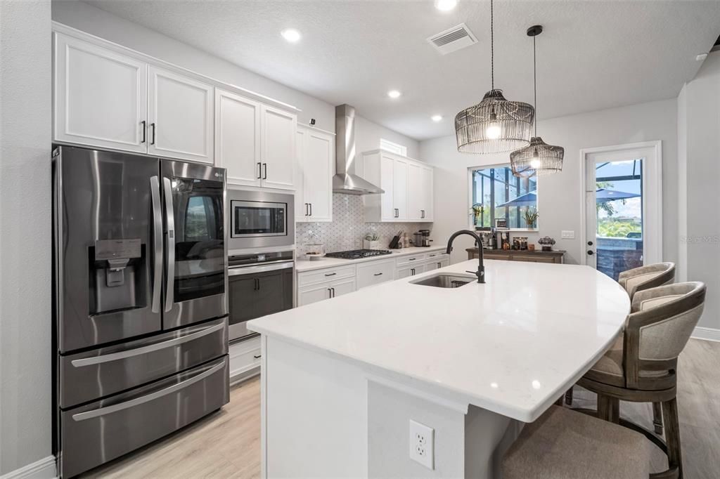 For Sale: $999,999 (4 beds, 3 baths, 3972 Square Feet)