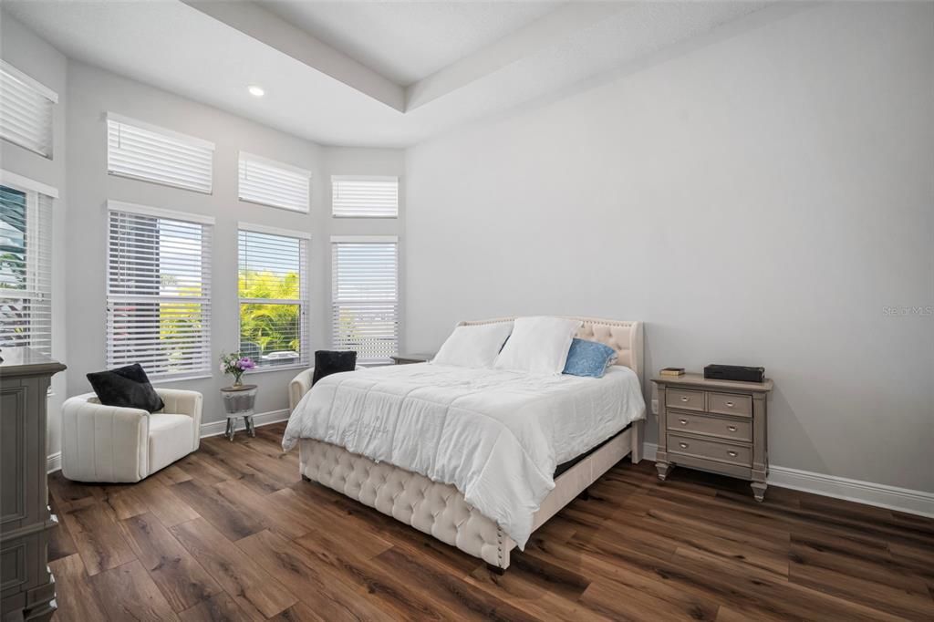 For Sale: $999,999 (4 beds, 3 baths, 3972 Square Feet)