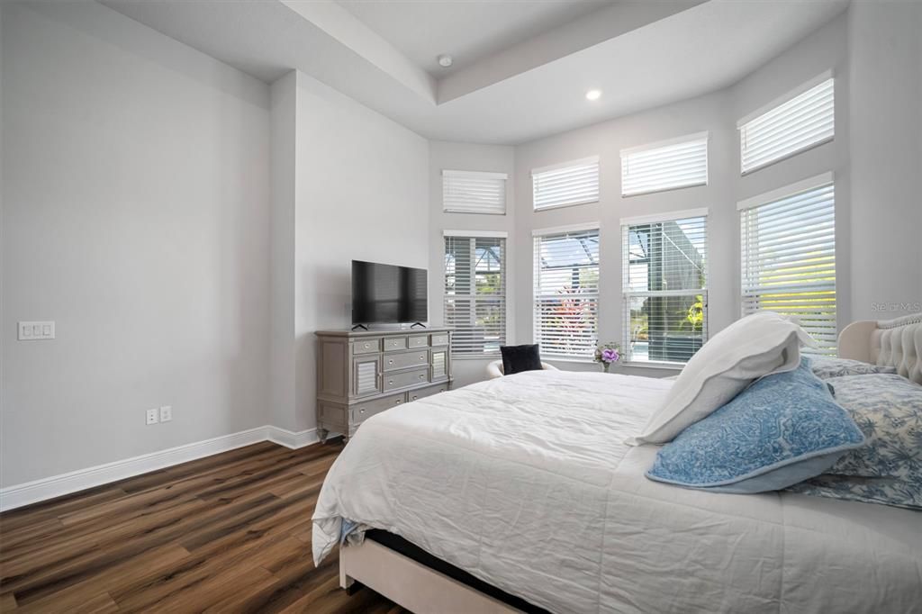 For Sale: $999,999 (4 beds, 3 baths, 3972 Square Feet)