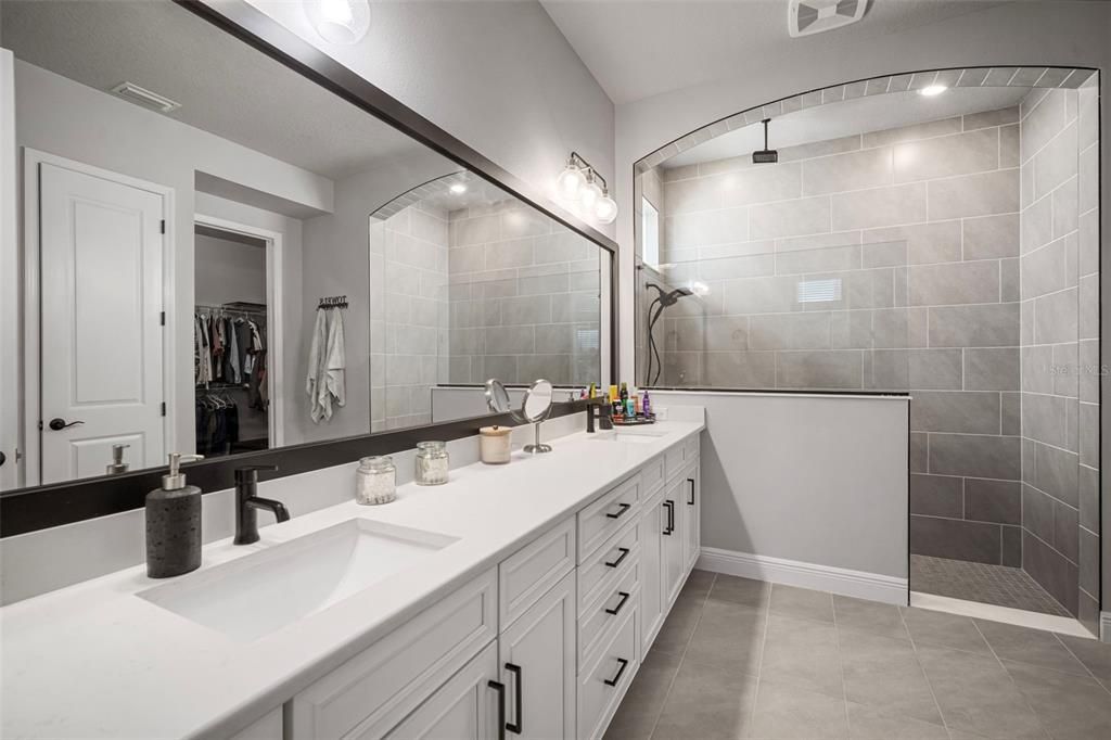 For Sale: $999,999 (4 beds, 3 baths, 3972 Square Feet)