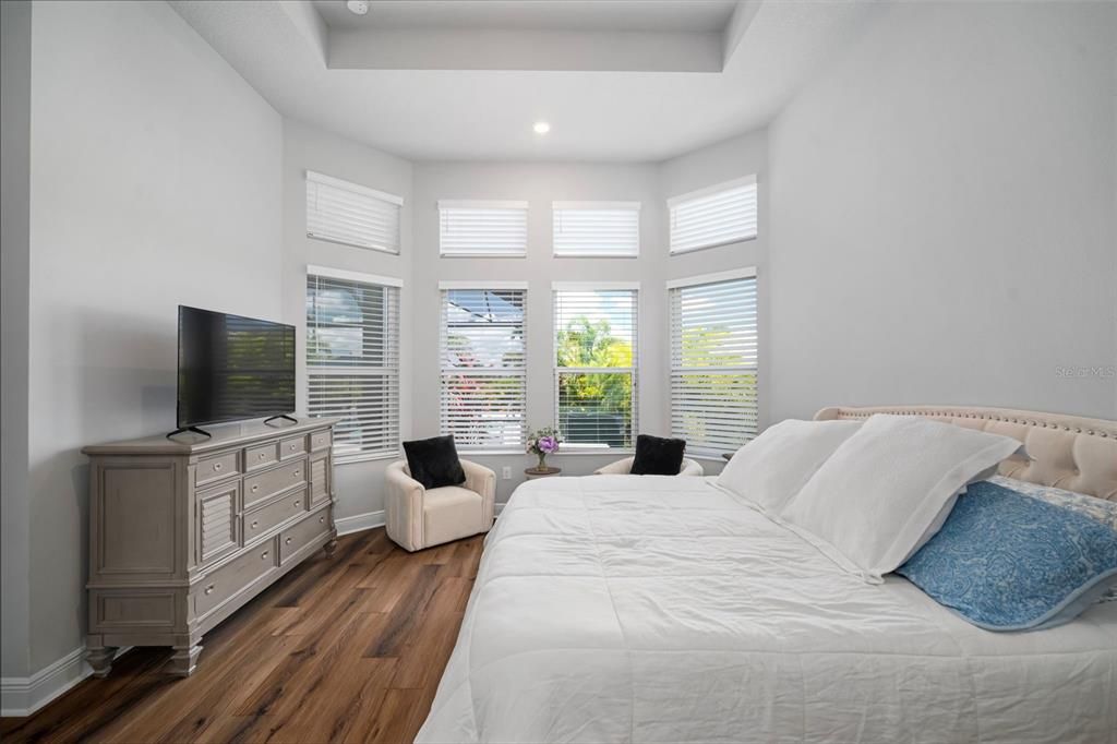 For Sale: $999,999 (4 beds, 3 baths, 3972 Square Feet)