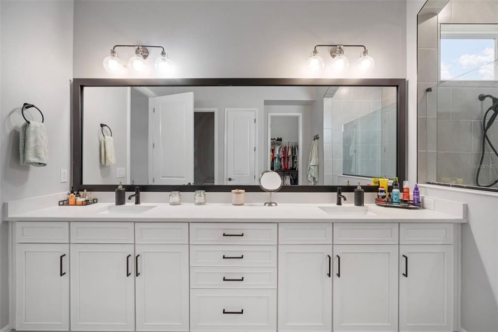 For Sale: $999,999 (4 beds, 3 baths, 3972 Square Feet)