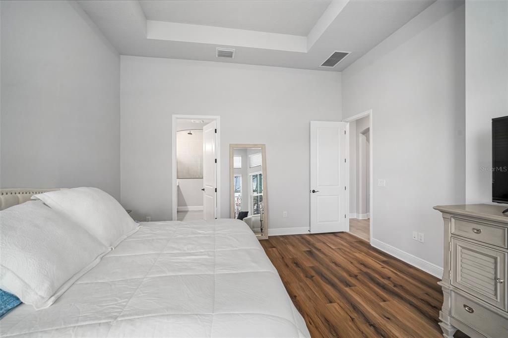 For Sale: $999,999 (4 beds, 3 baths, 3972 Square Feet)