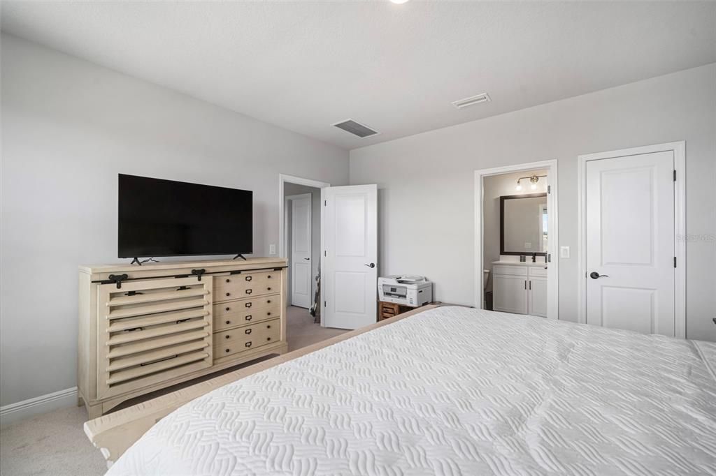 For Sale: $999,999 (4 beds, 3 baths, 3972 Square Feet)