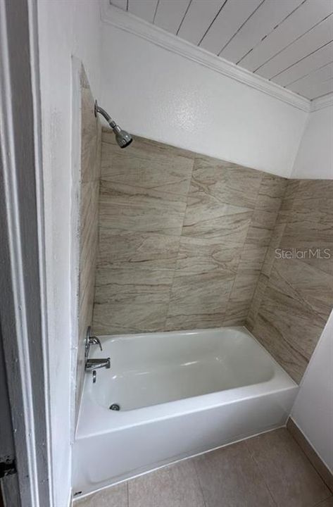 Под контрактом: $1,300 (2 спален, 1 ванн, 1323 Квадратных фут)