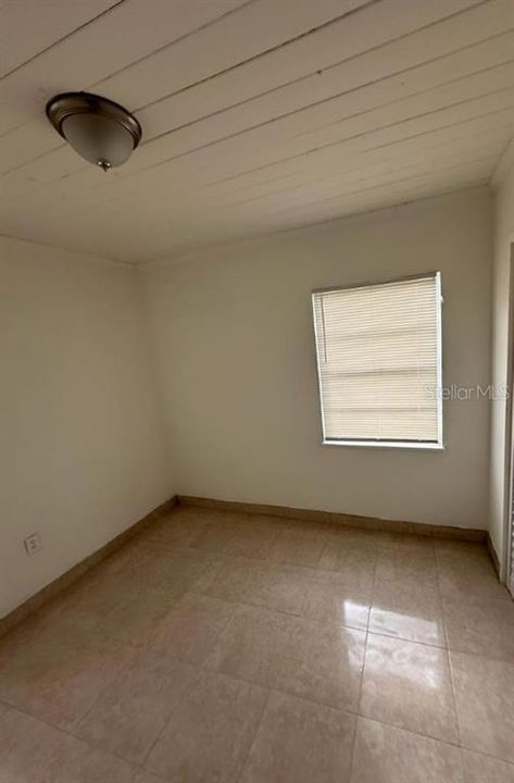 Под контрактом: $1,300 (2 спален, 1 ванн, 1323 Квадратных фут)