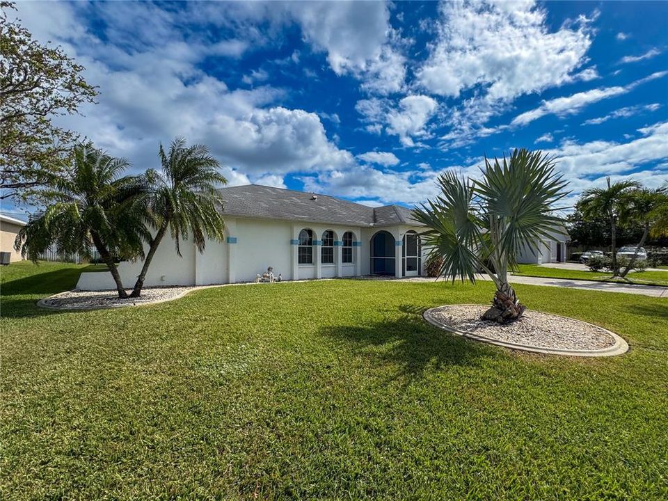 Active With Contract: $330,000 (3 beds, 2 baths, 2023 Square Feet)