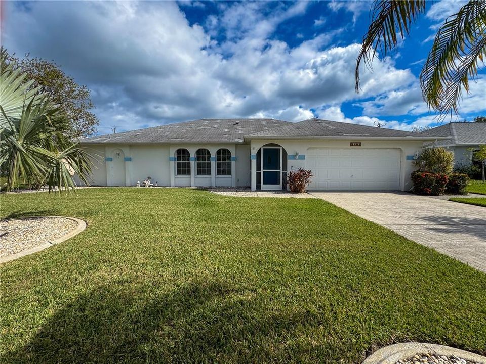 Active With Contract: $330,000 (3 beds, 2 baths, 2023 Square Feet)