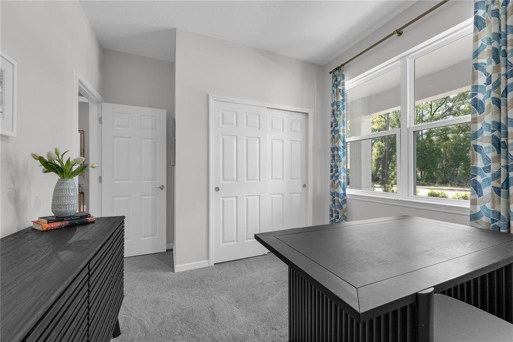 Activo con contrato: $329,990 (4 camas, 2 baños, 1839 Pies cuadrados)