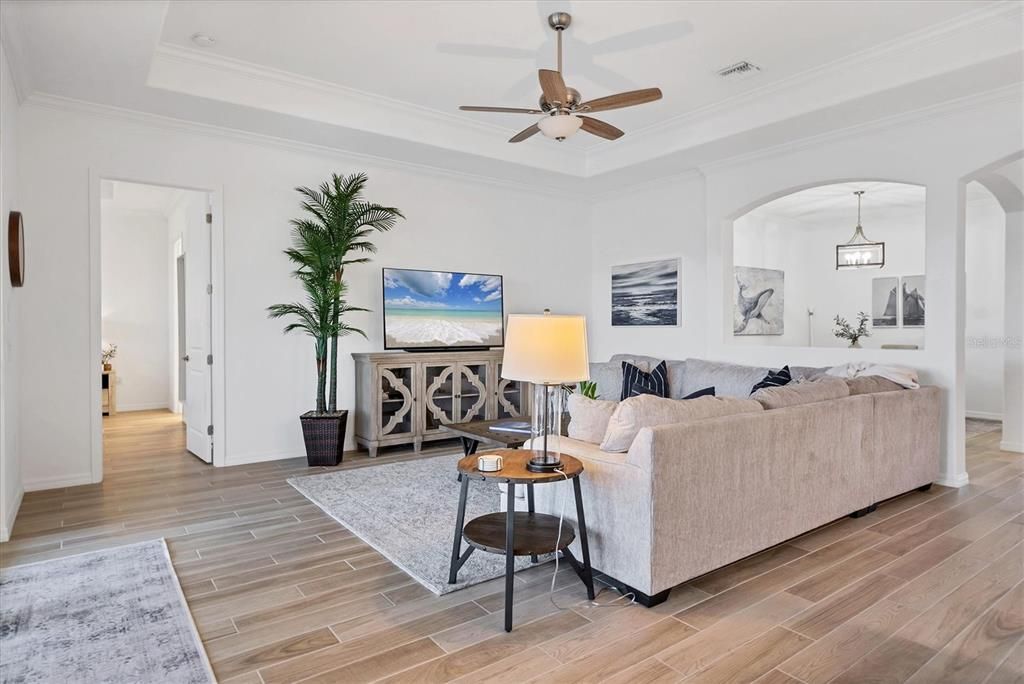 На продажу: $795,000 (4 спален, 2 ванн, 2243 Квадратных фут)