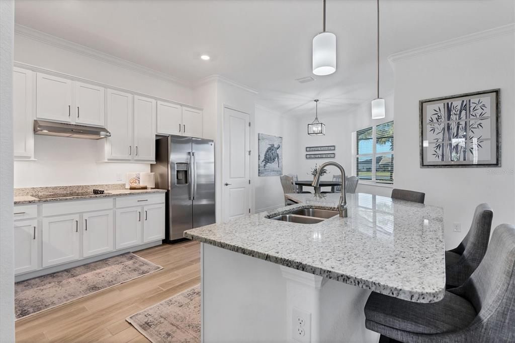 На продажу: $795,000 (4 спален, 2 ванн, 2243 Квадратных фут)