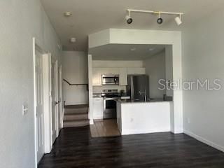 Active With Contract: $1,850 (3 beds, 2 baths, 1296 Square Feet)