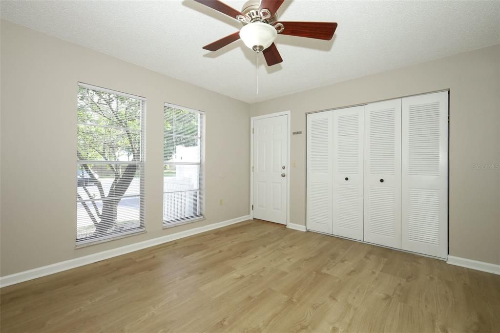 待售: $229,000 (2 贝兹, 2 浴室, 934 平方英尺)