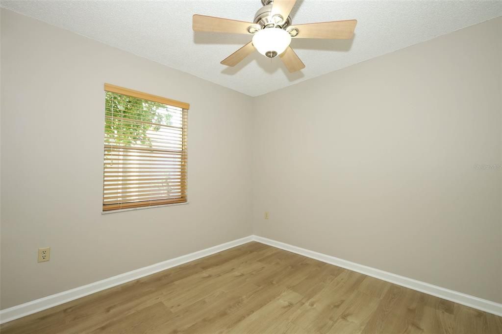 待售: $229,000 (2 贝兹, 2 浴室, 934 平方英尺)