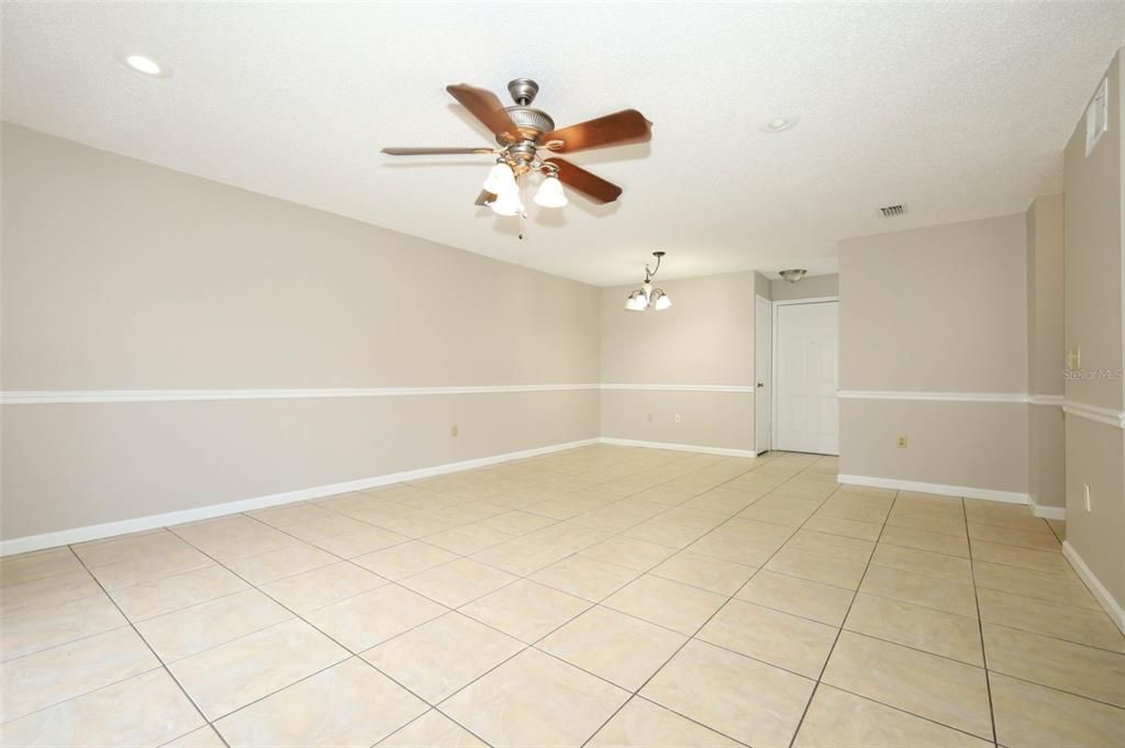 待售: $229,000 (2 贝兹, 2 浴室, 934 平方英尺)