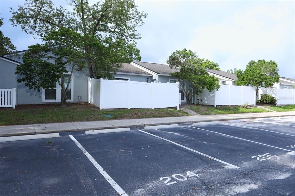 待售: $229,000 (2 贝兹, 2 浴室, 934 平方英尺)