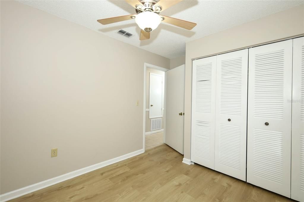 待售: $229,000 (2 贝兹, 2 浴室, 934 平方英尺)